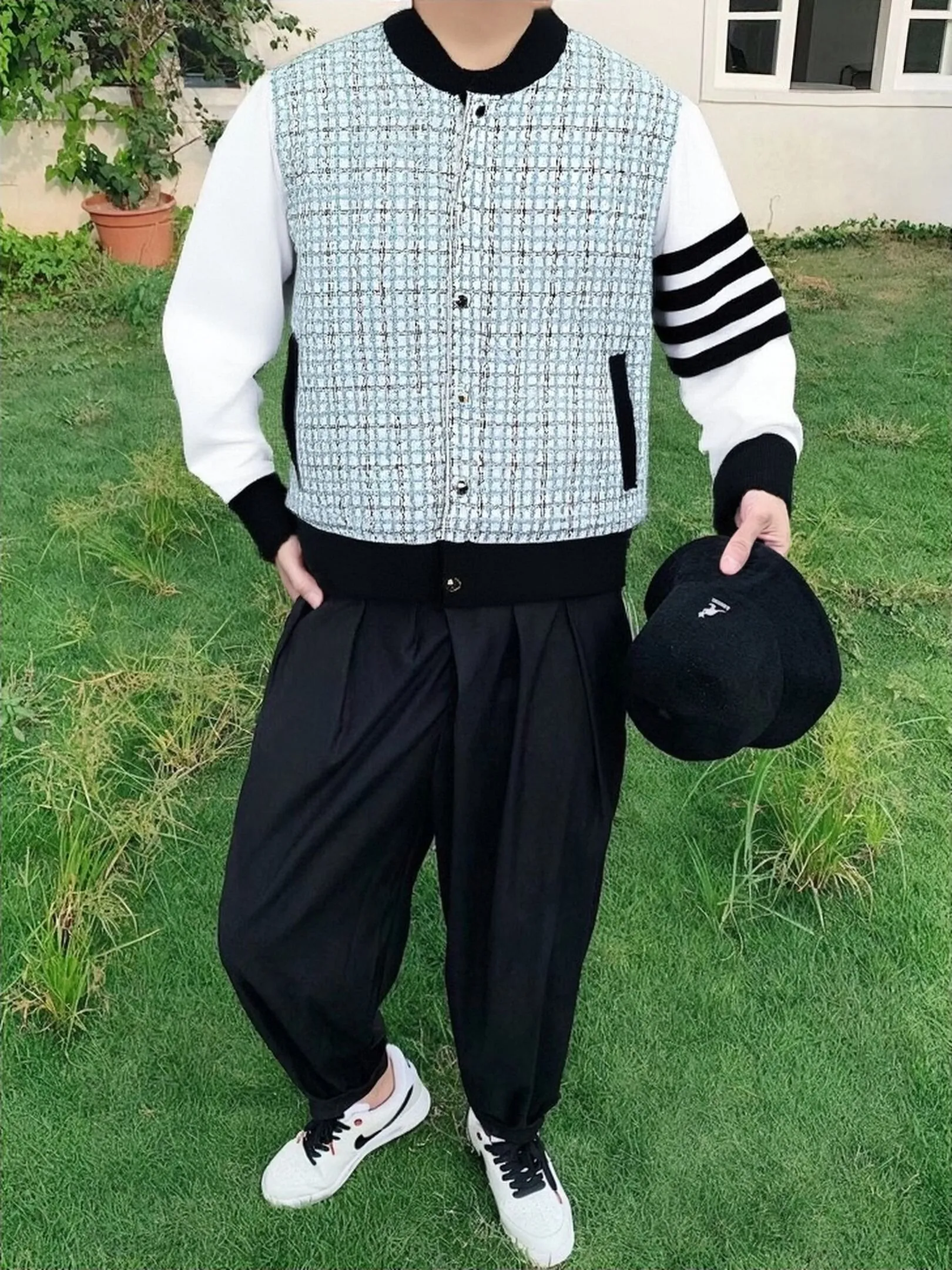 ✔